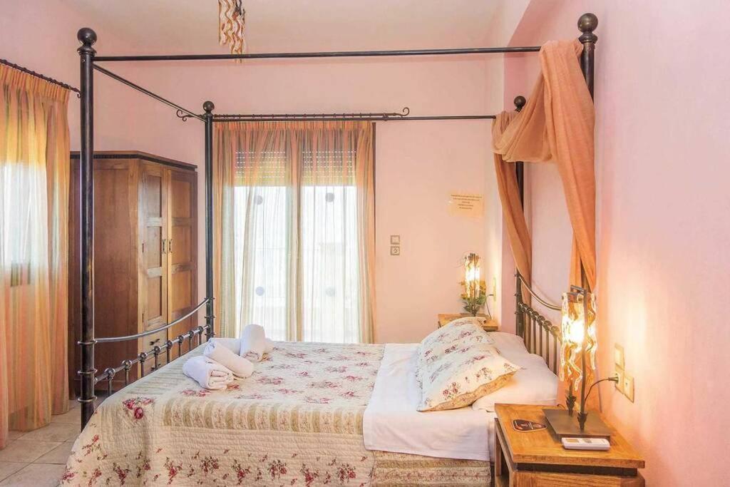 Villa Ouranos In Pefkias สโกเปลอสทาวน์ ภายนอก รูปภาพ